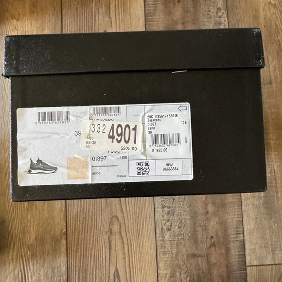 Chanel Beige/ Black Sneakers size 39 - Picture 8 of 10